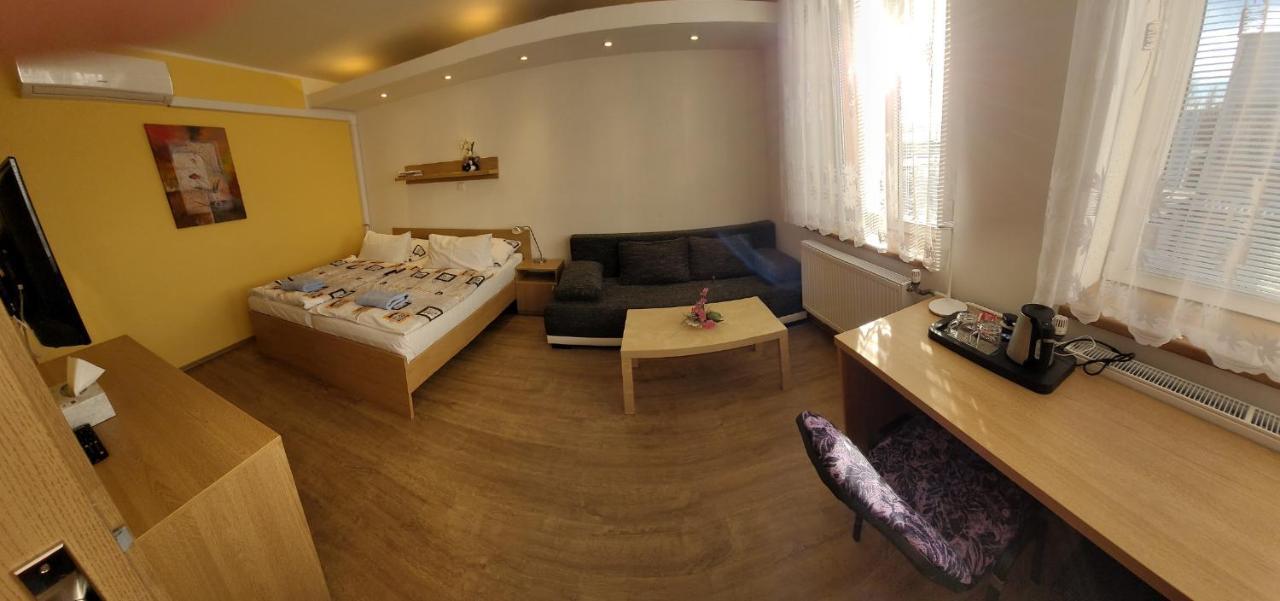 Hotel Gol Prostějov Buitenkant foto