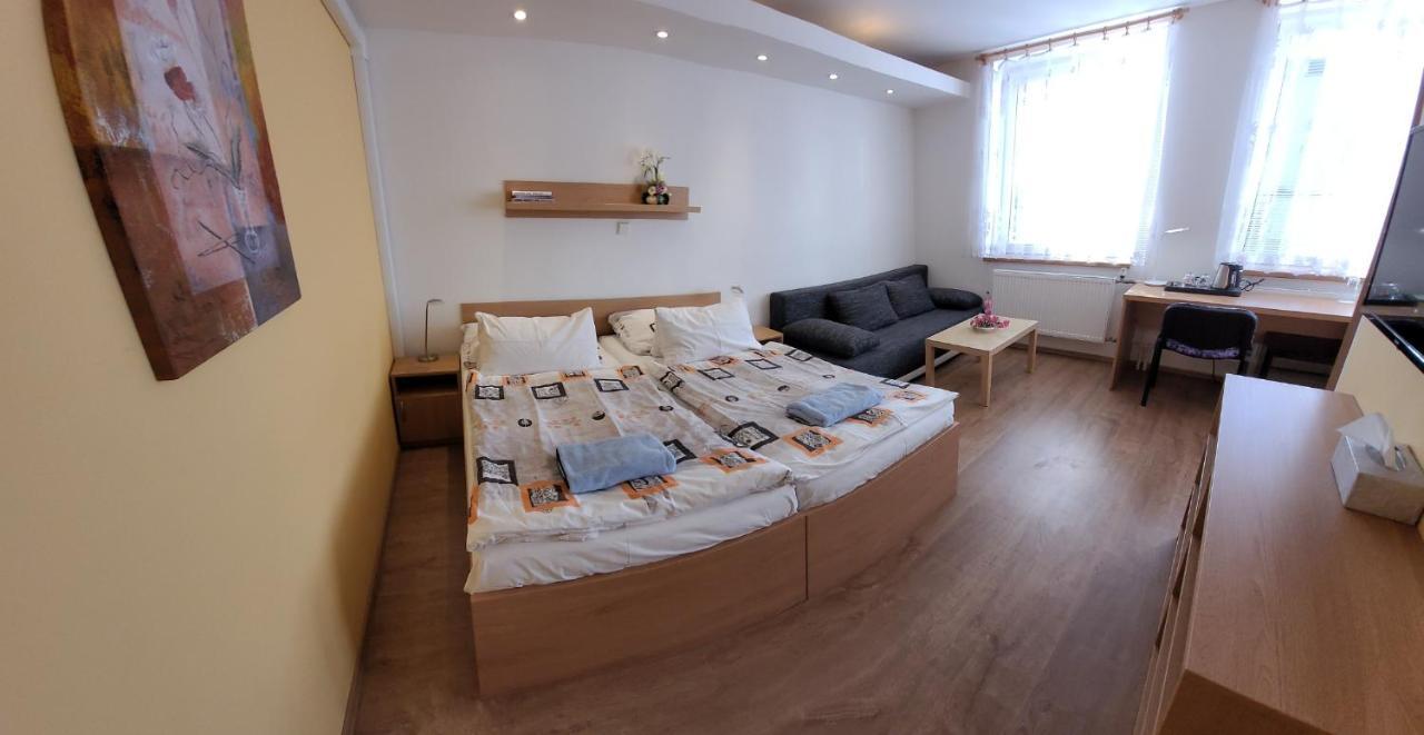 Hotel Gol Prostějov Buitenkant foto